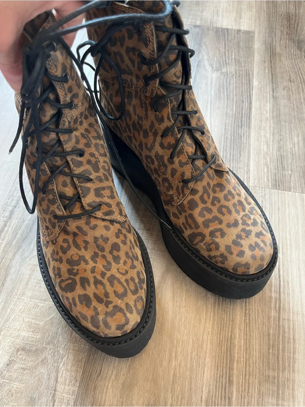 LD Tuttle lambs leather women’s platform size 6